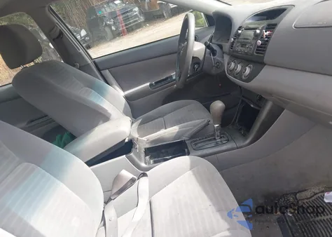 2005 Toyota Camry Le z USA, uszkodzony, nr VIN 4T1BE32K45U541848